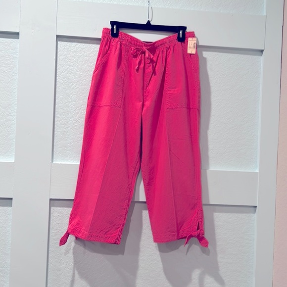 Dress Barn Pants - Dress barn capri cotton pants. Deep front pockets. Elastic stretch waist.